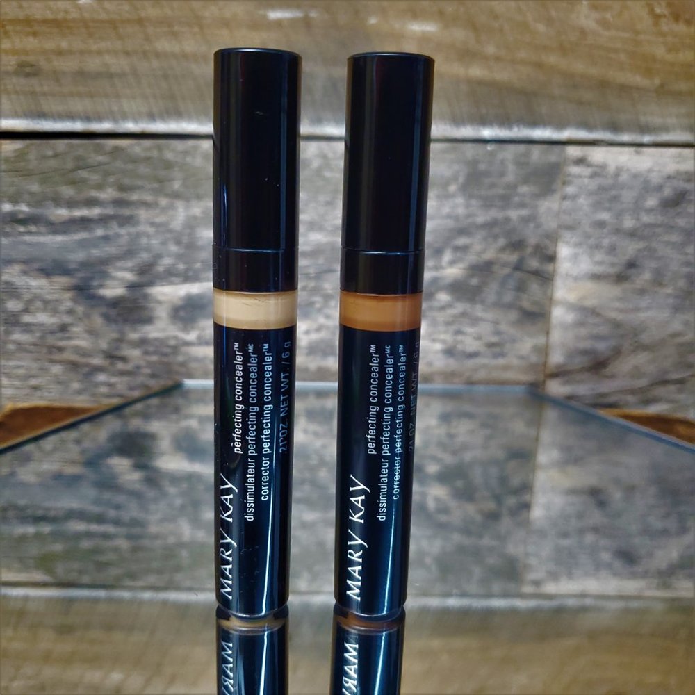 DISCONTINUED - Light Bronze - Mary Kay Perfecting Concealer - Picture 3 of 4